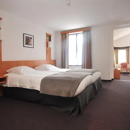 Du Perron 3*
